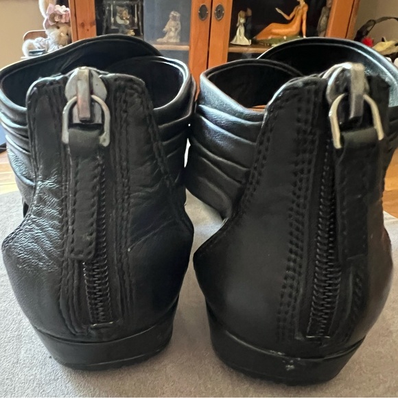 Gladiator sandals in size 7 - Picture 4 of 5